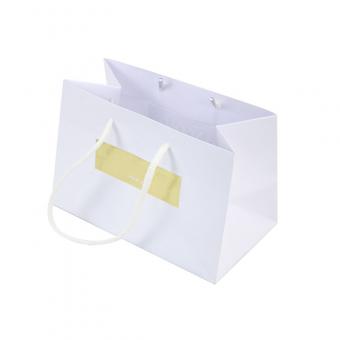 Custom White Paper Gift Bags With Golg Foil Logo - Упаковка Boxpackhub